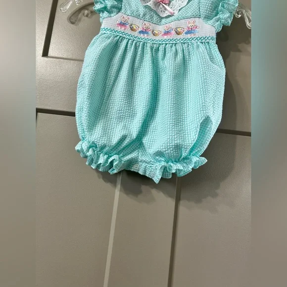 Smocked Baby Bubble Romper Mint teal Pastel Embroidery Easter bunny baskets - Picture 3 of 7